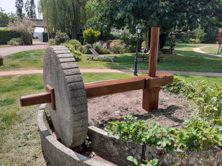 Conception de meule de moulin décoratif en bois Pacy-sur-Eure